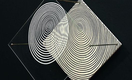culture SotoSpirale, 1955 Peinture sur bois et sur plexiglas, métal 30 x 30 x 28 cm Dation, 2011 Centre Pompidou, MNAM-CCI / Georges Merguerditchian / Dist. RMN-GP © Adagp, Paris 2013 | Georges Merguerditchian / Dist. RMN-GP © Adagp, Paris 2013 culture SotoSpirale, 1955 Peinture sur bois et sur plexiglas, métal 30 x 30 x 28 cm Dation, 2011 Centre Pompidou, MNAM-CCI / Georges Merguerditchian / Dist. RMN-GP © Adagp, Paris 2013 | Georges Merguerditchian / Dist. RMN-GP © Adagp, Paris 2013