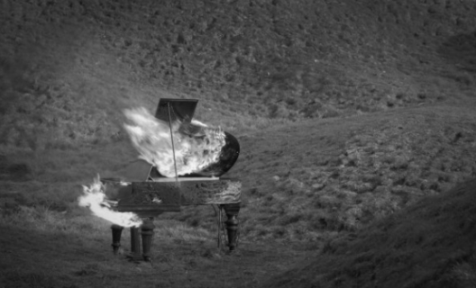 © Douglas Gordon, The End of Civilisation, 2012 (courtesy Gagosian Gallery) © Douglas Gordon, The End of Civilisation, 2012 (courtesy Gagosian Gallery)