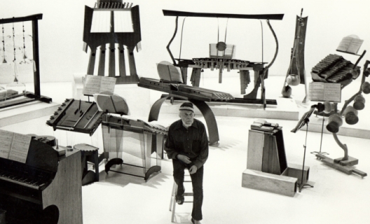 Harry Partch et ses instruments