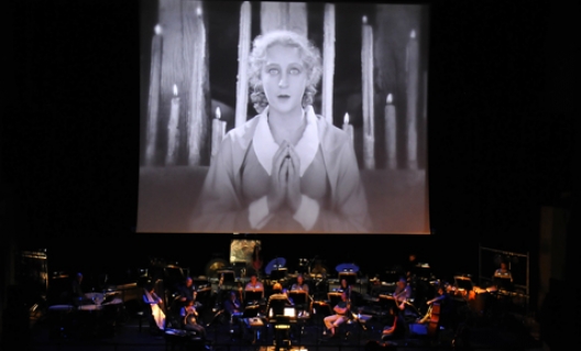 rojection de Metropolis de Fritz Lang sur une création musicale de Martin Matalon. Cité de la musique (Paris), mai 2011. Copyright Luc Hossepied pour l’Ensemble intercontemporain